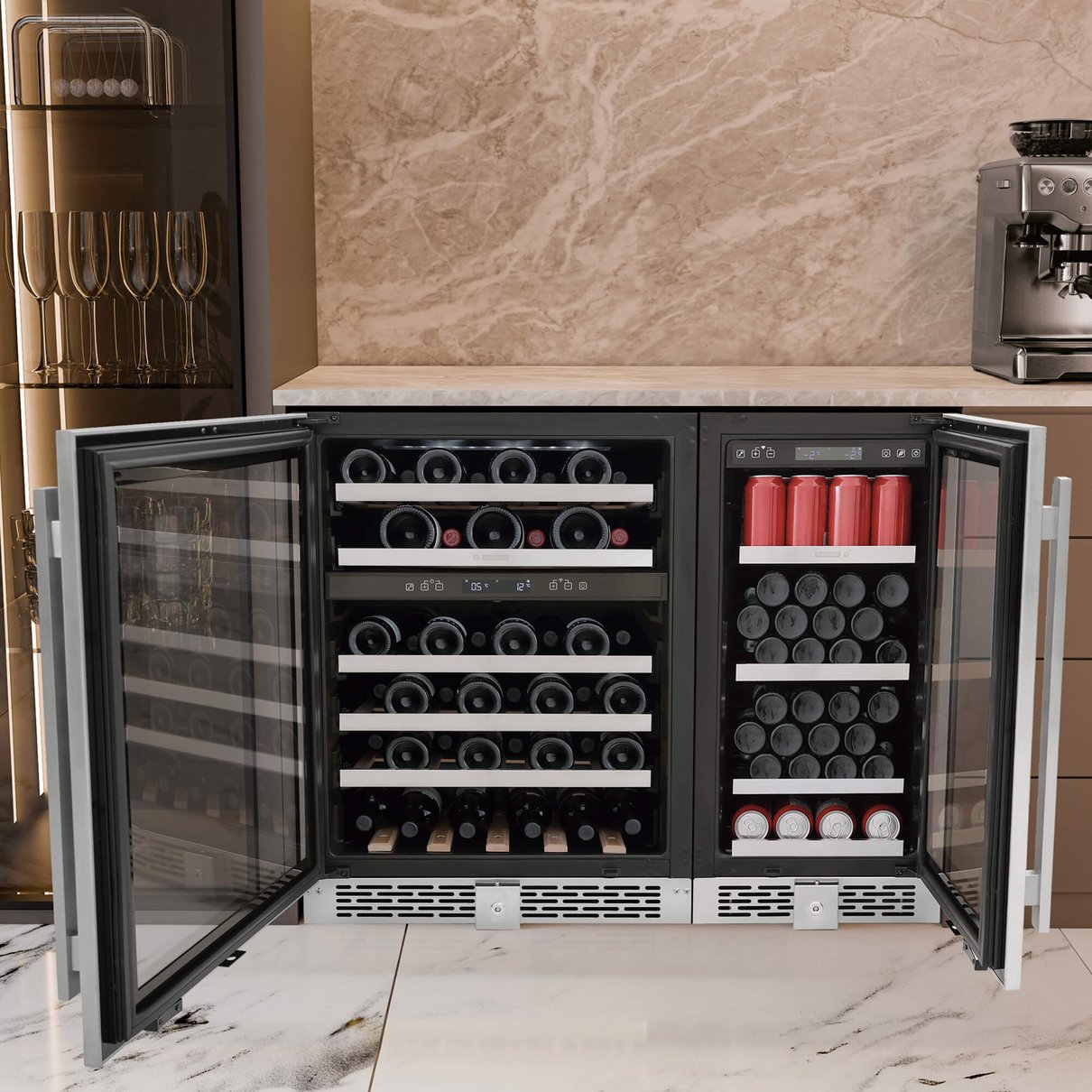 Painel touch e controles do Beer Center Tramontina Senses T Smart 85 L com ilumina&ccedil;&atilde;o acesa