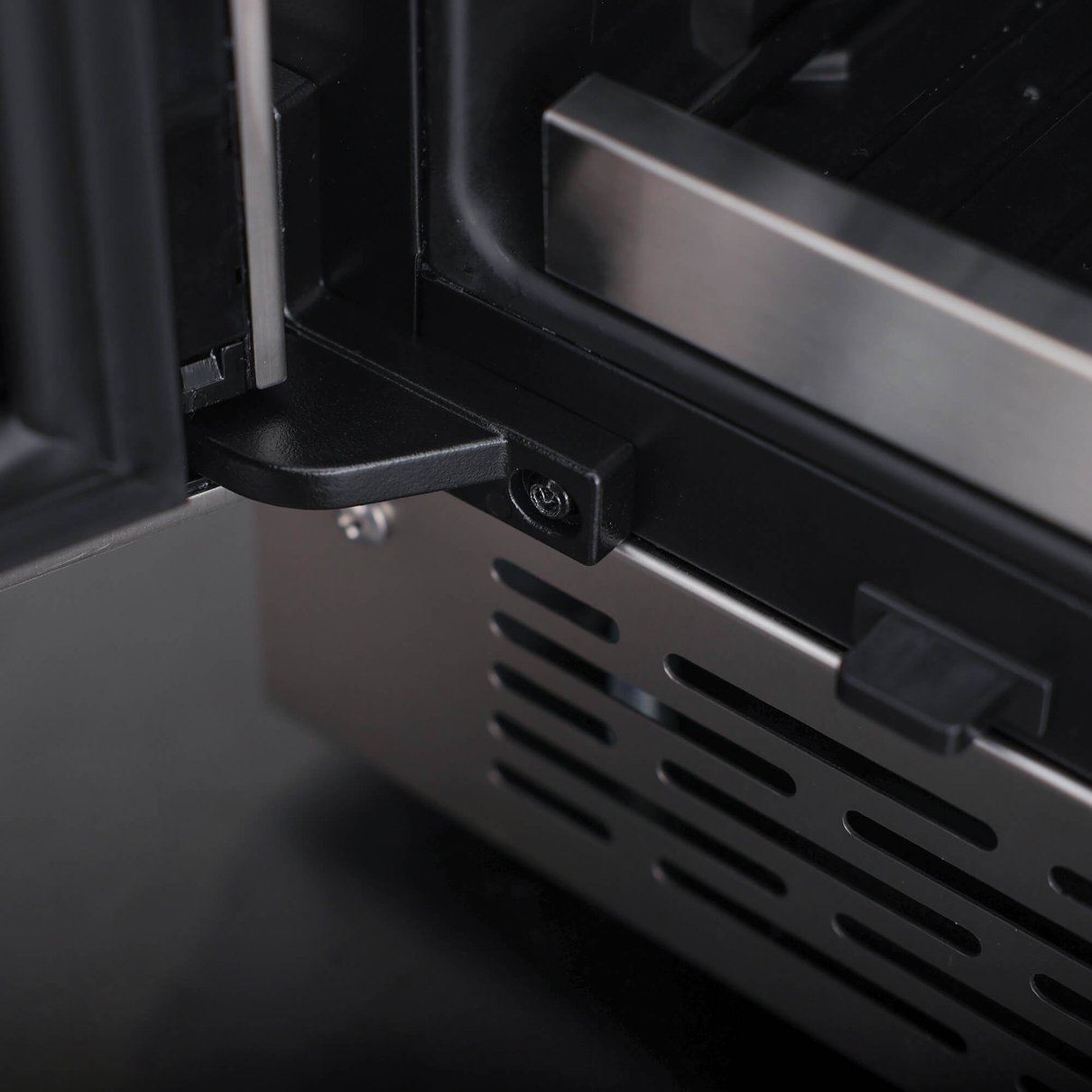 Adega Tramontina Senses Dual Zone T Smart em cozinha com design sofisticado