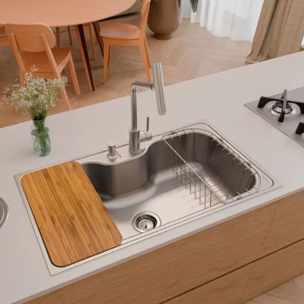 Lixeira Inox Luz Slim em uso