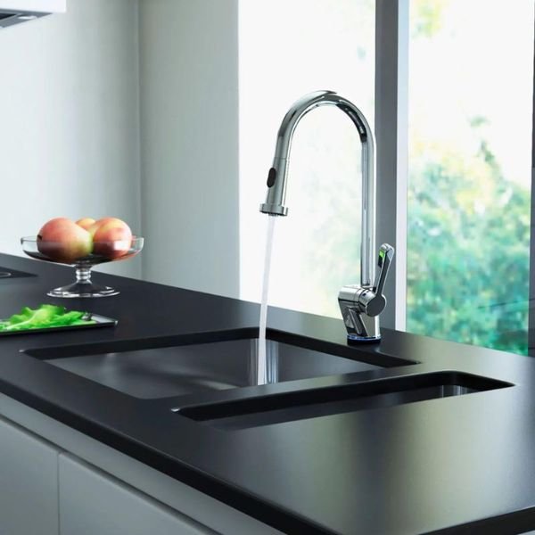 Lixeira Inox Luz Slim em uso