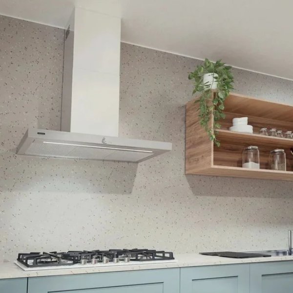 Coifa de Parede Tramontina Dritta Wall Silent Pro 90 instalada em cozinha moderna