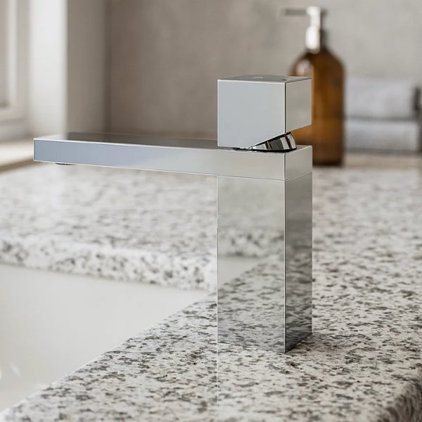 Detalhes da geometria e acabamento da Torneira Docol M&iacute;nima